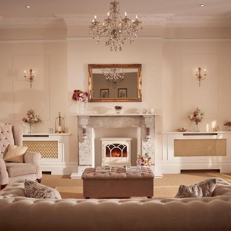 Bathen House Boutique Hotel Dış mekan fotoğraf A living room with a fireplace