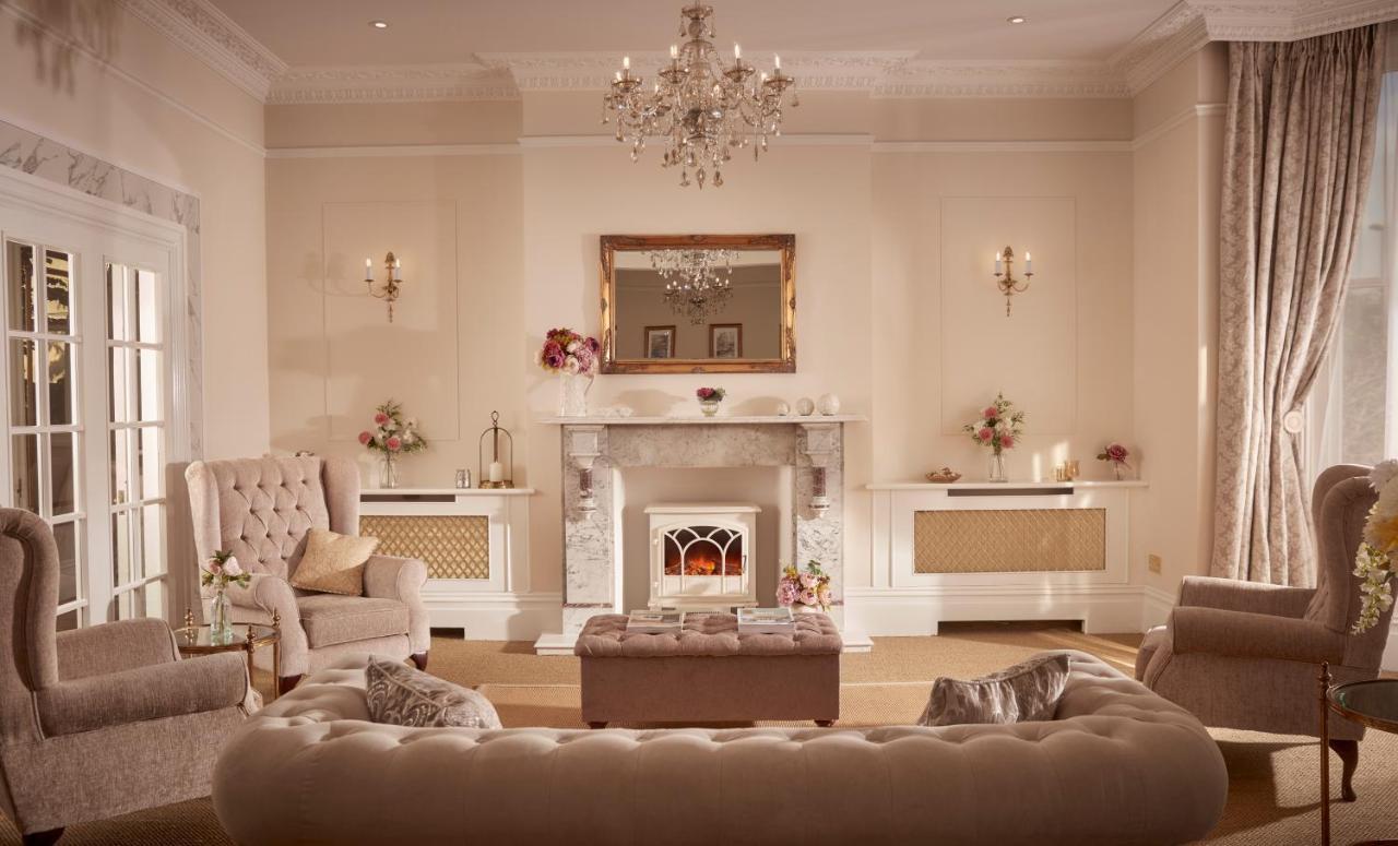 Bathen House Boutique Hotel Dış mekan fotoğraf A living room with a fireplace