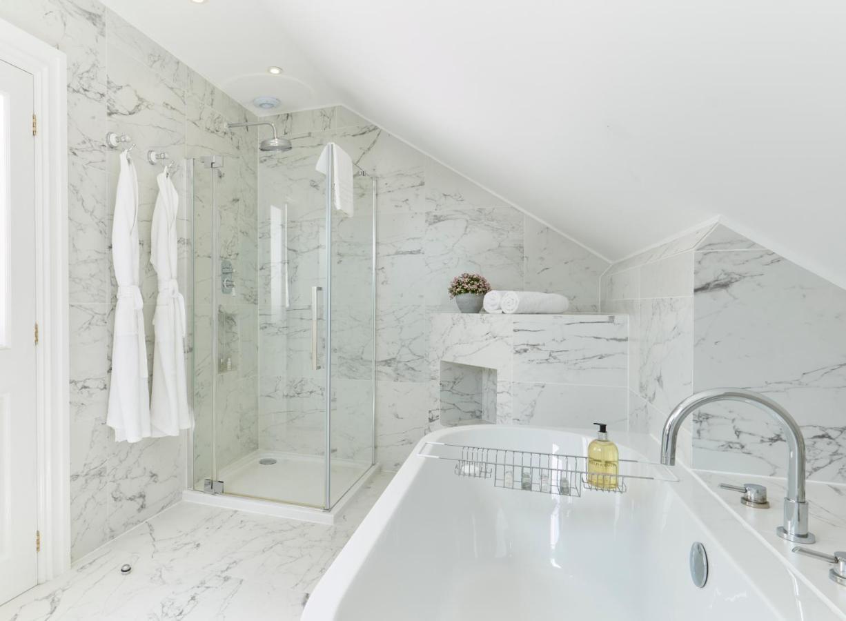 Bathen House Boutique Hotel Dış mekan fotoğraf A modern bathroom